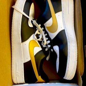 Air Force 1 2007 edition used very good condition Black yellow gold